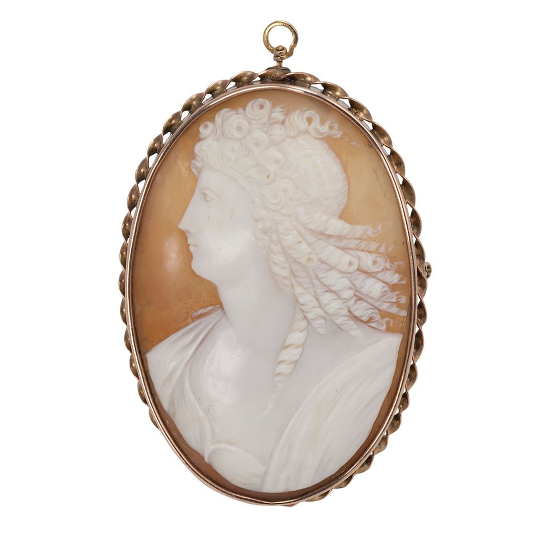 Antique Carved Shell Cameo Brooch in 10K Yellow Gold