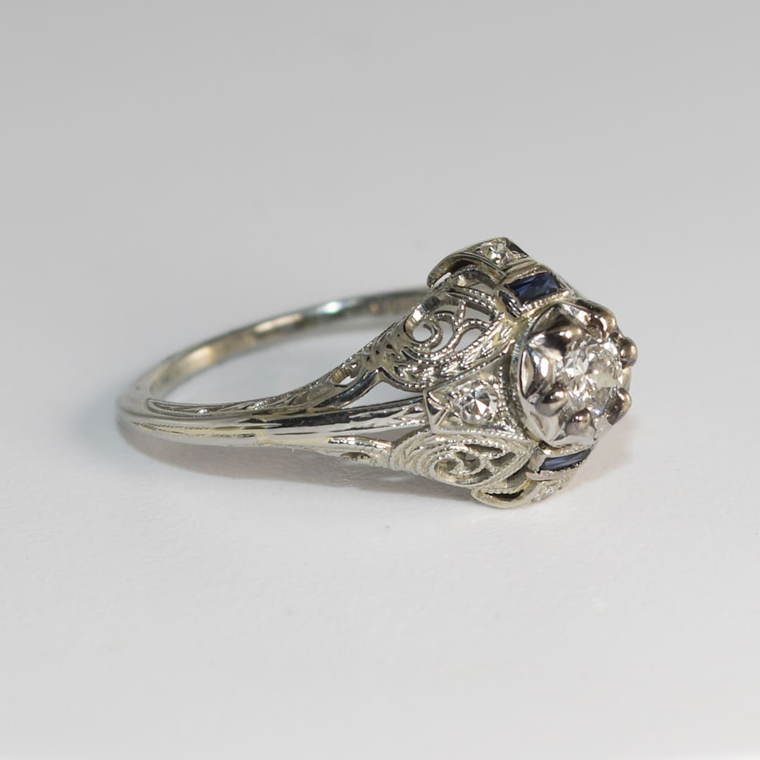 18K White Gold Antique Sapphire & Diamond Ring - Image 2