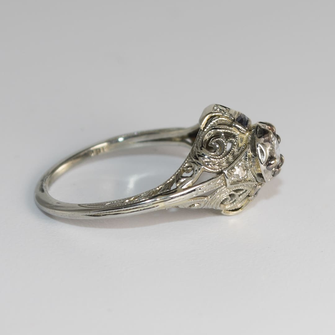 18K White Gold Antique Sapphire & Diamond Ring - Image 3