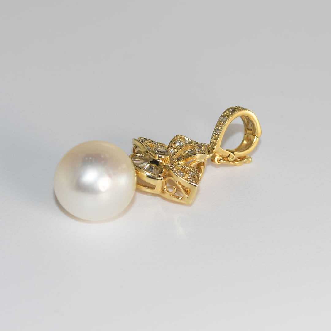 18K Yellow Gold Pearl & Diamond Pendant - Image 3