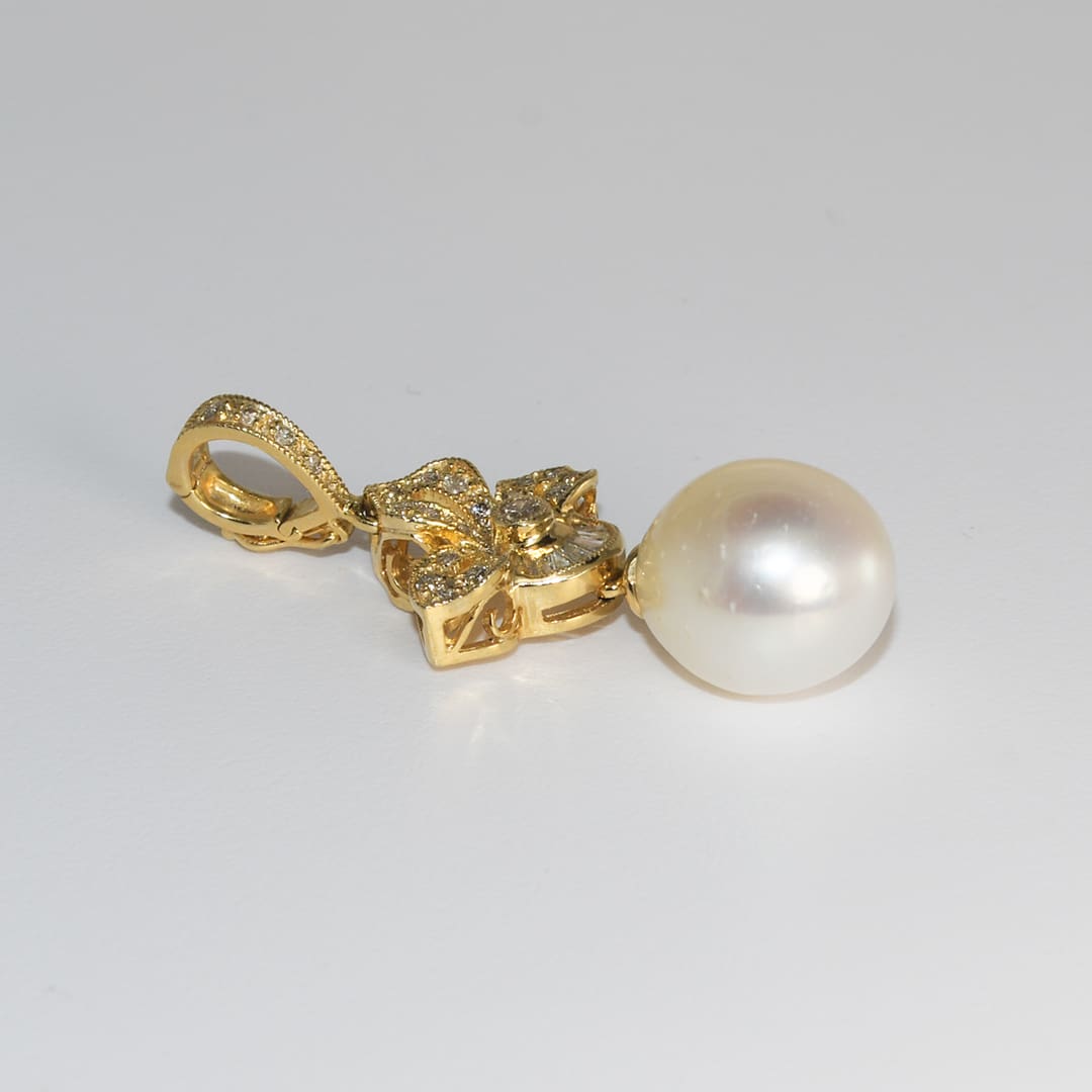 18K Yellow Gold Pearl & Diamond Pendant - Image 4