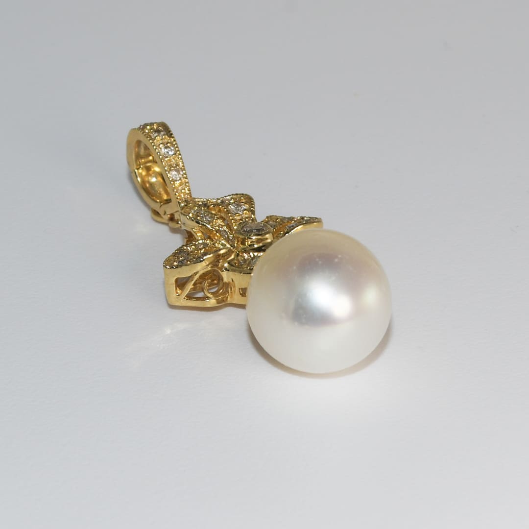 18K Yellow Gold Pearl & Diamond Pendant - Image 5