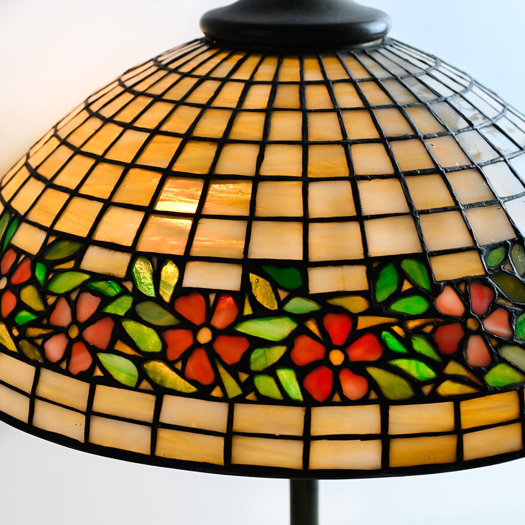 Antique Unique Art Glass & Metal Co. Periwinkle Table LampĀ