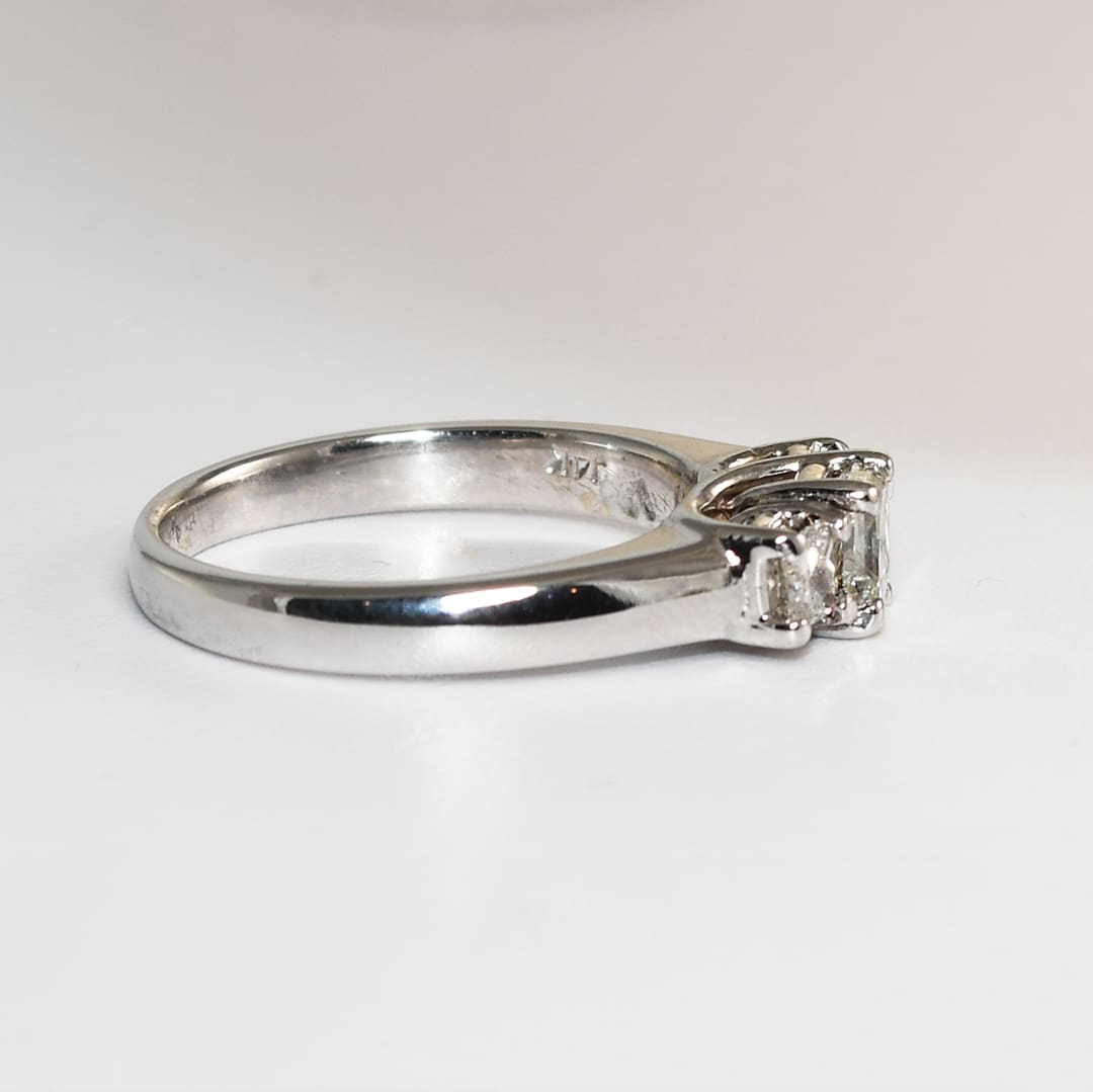 14K White Gold Three-Stone Diamond Engagement Ring 1.10ct - Image 3