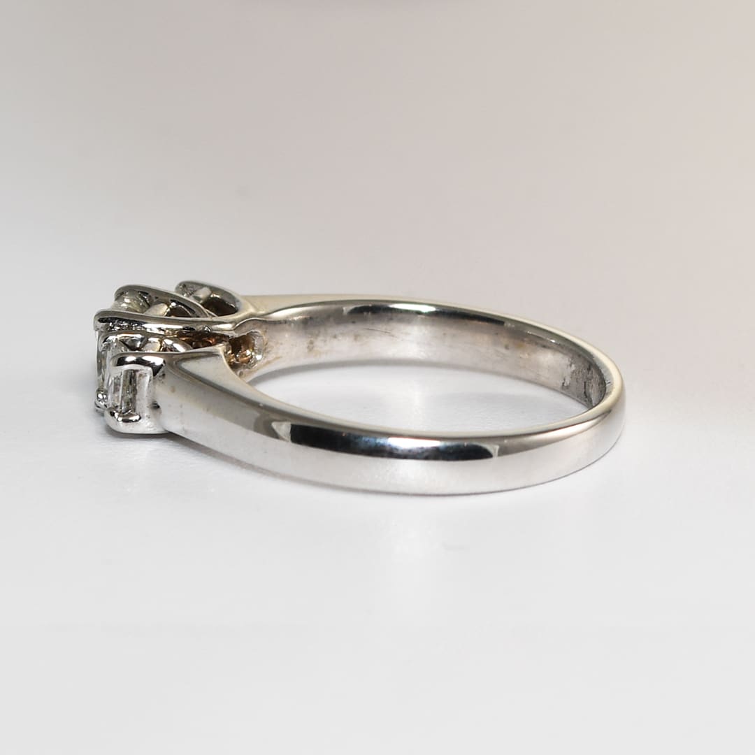 14K White Gold Three-Stone Diamond Engagement Ring 1.10ct - Image 5