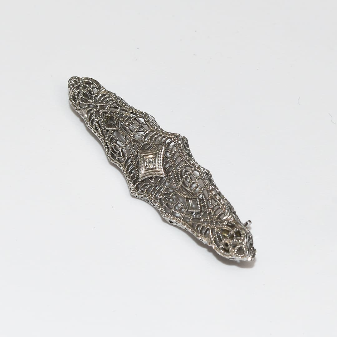 Platinum Art Deco Filigree Pin with Diamond & Blue Spinel - Image 3