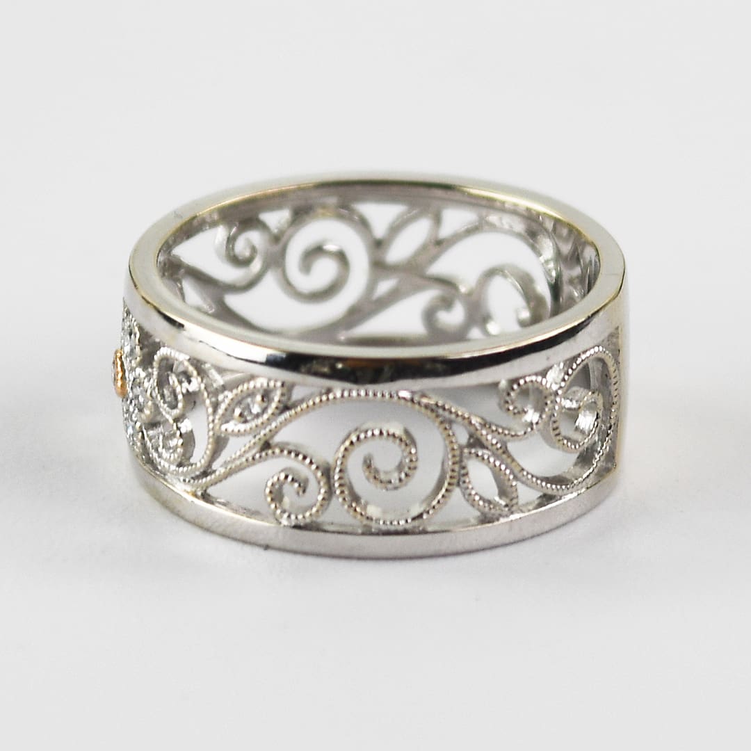 14K White Gold Floral Diamond Band 0.05ct - Image 4