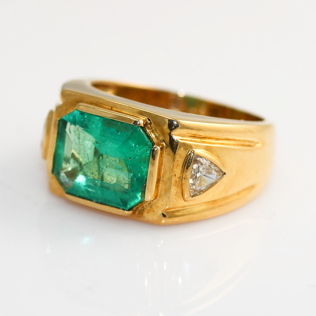 18K Yellow Gold Emerald & Diamond Ring 16.3g - Image 2