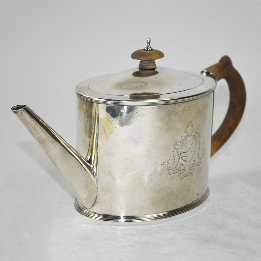 A Robert Sharp Sterling Silver Teapot 20.78ozt - Image 2