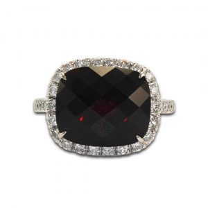 18K White Gold Garnet & Diamond Ring 7gr, 0.65tdw
