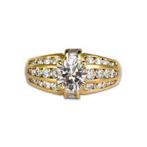 Diamond Engagement Ring in 18K Yellow Gold