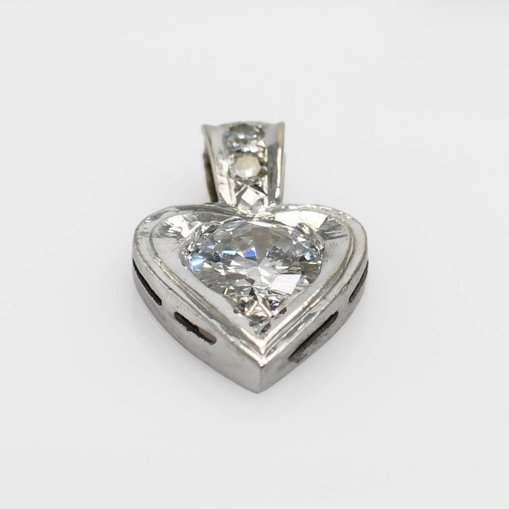 14k White Gold Diamond Heart Pendant - Image 4