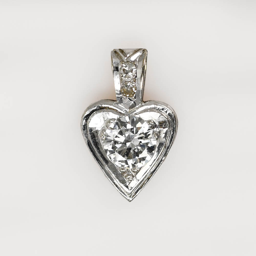 14k White Gold Diamond Heart Pendant - Image 2