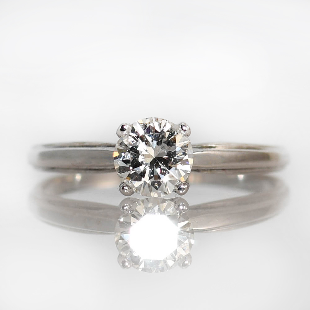 18K White Gold Diamond Solitaire Ring 0.57ct - Image 6
