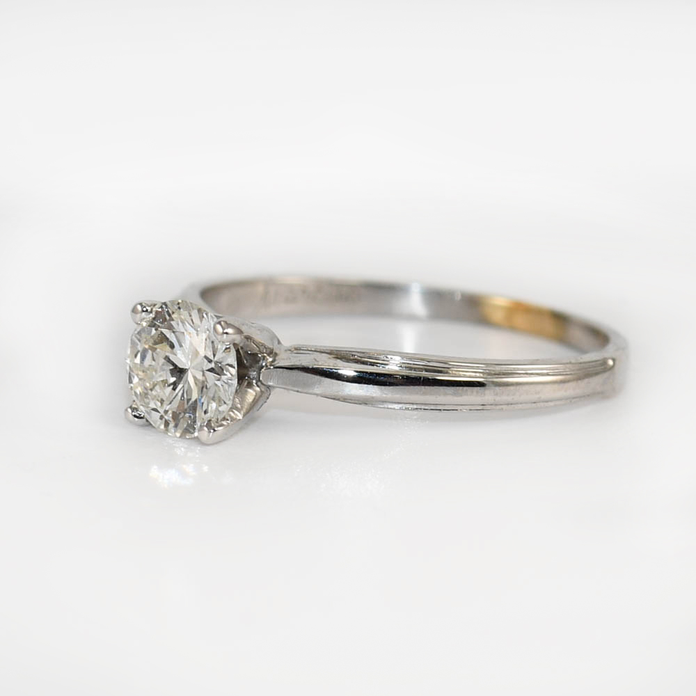 18K White Gold Diamond Solitaire Ring 0.57ct - Image 2
