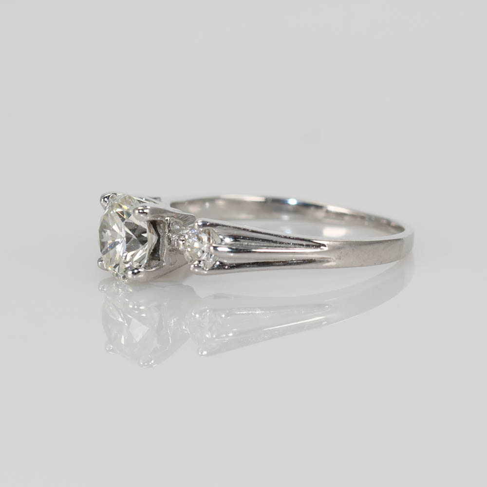 14K White Gold Diamond Ring .75ct CTR 2.2g - Image 4