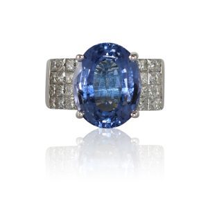 18K White Gold Tanzanite & Diamond Ring, 10.3g