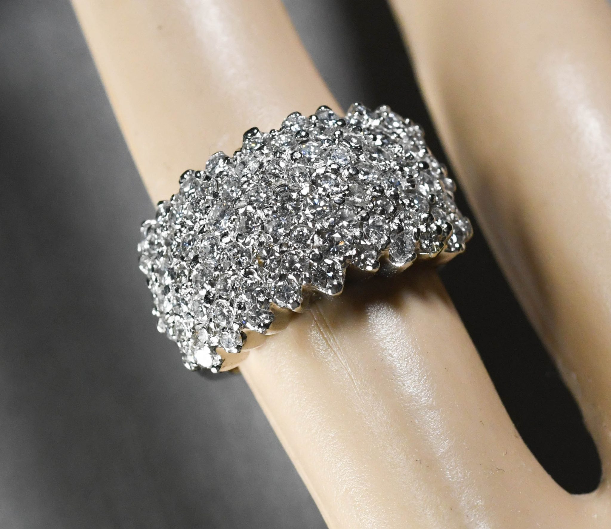 Platinum Diamond Vintage Cocktail Ring 2.50tcw, 9g SI Clarity Size 6.25 Excellent Condition - Image 2