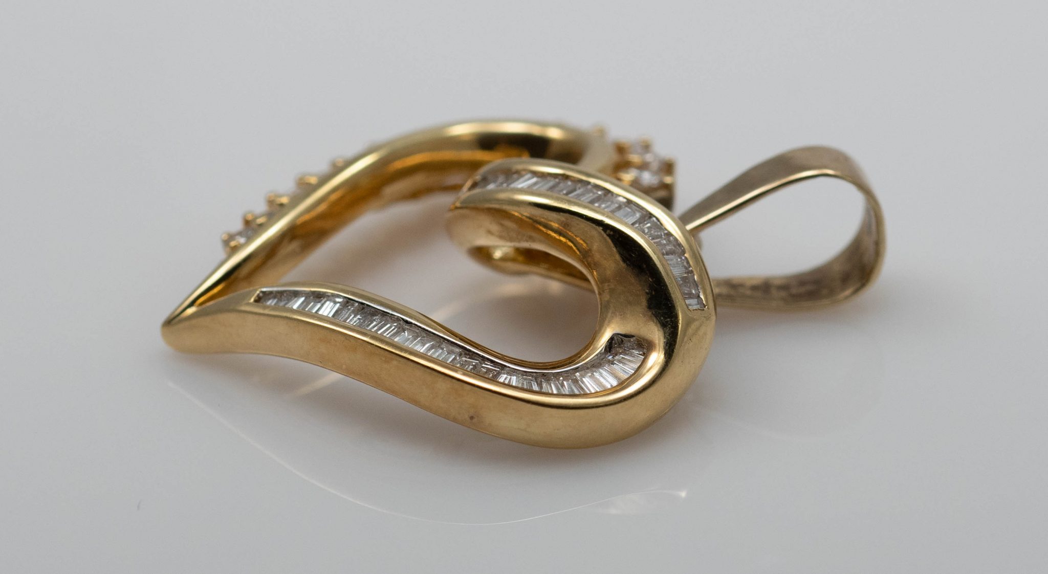 14k Yellow Gold Diamond Heart Pendant 1.00 tdw - Image 3