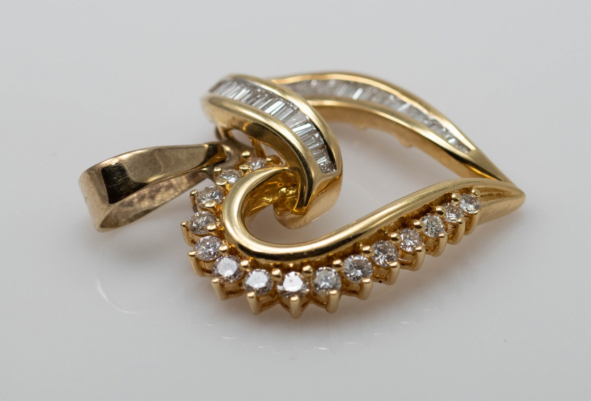 14k Yellow Gold Diamond Heart Pendant 1.00 tdw - Image 2