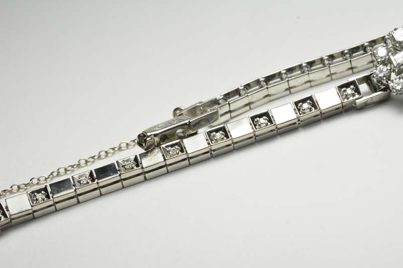 Ladies Vintage Hamilton Platinum & Gold Diamond Wristwatch F-G Color VS Clarity - Image 6