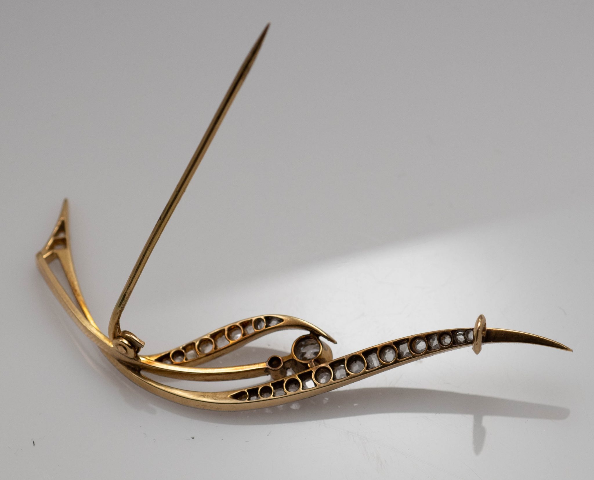 18k Yellow and White Gold Art Deco 0.50ct Diamond Women's Brooch - Image 7