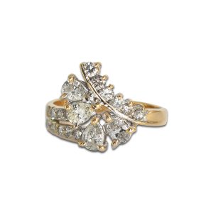 Pear Cut Diamond Ring in 14K Yellow Gold