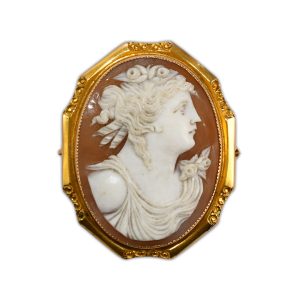 Cameo Brooch in 18K Yellow Gold